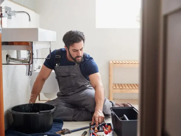 When to Call Emergency Plumbing Services for Your Home or Business?